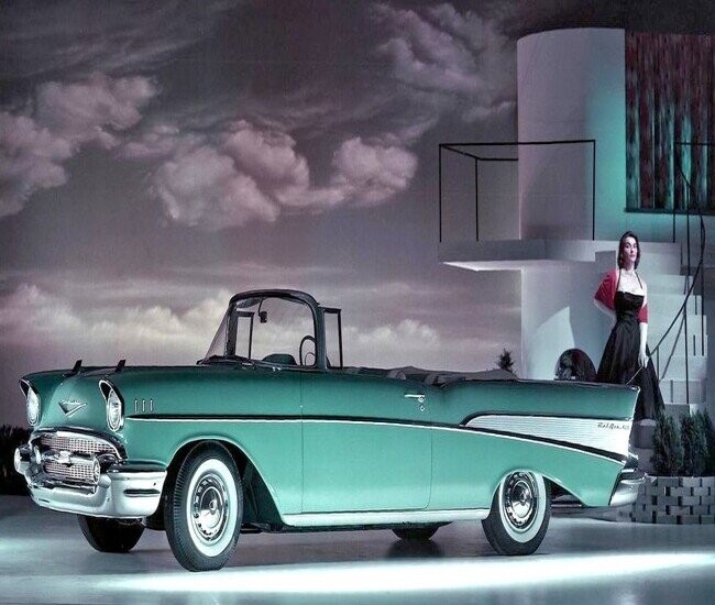 17 Pics Of Old Cars That Look Like They’re From Mars