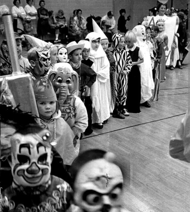 Vintage Halloween Looks That No Longer Make the Cut