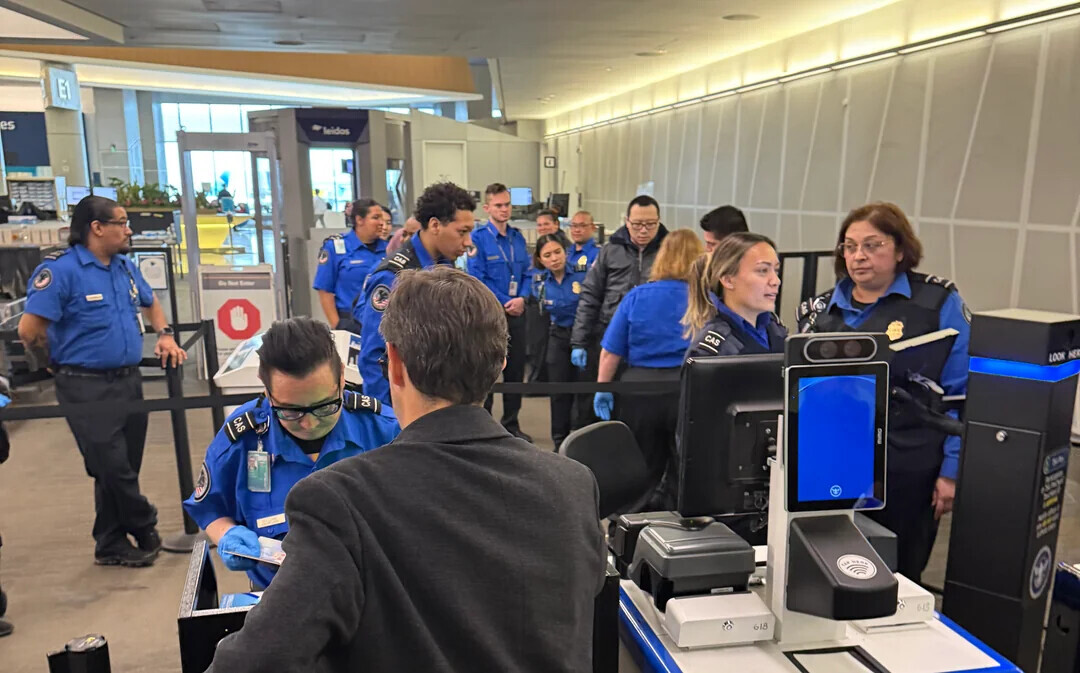 E1 es leidos CAN - - Satter CAS LOOK NER CAS CAS se - CE ANA John Letter - - - 645 618