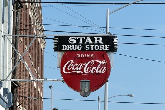 STAR DRUG STORE DRINK Coca-Cola