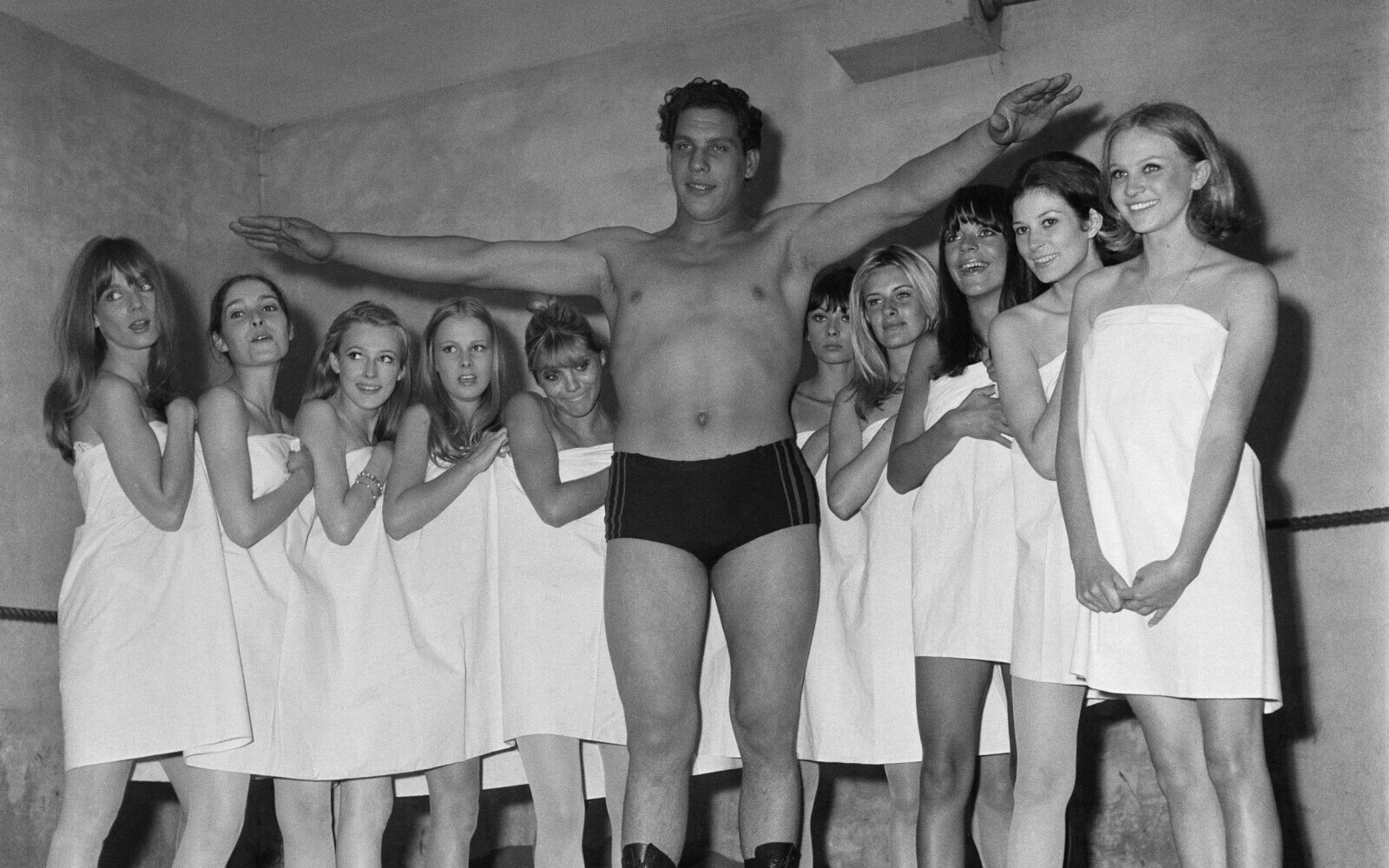 20 Photos Showing Just How Big Andre The Giant Was