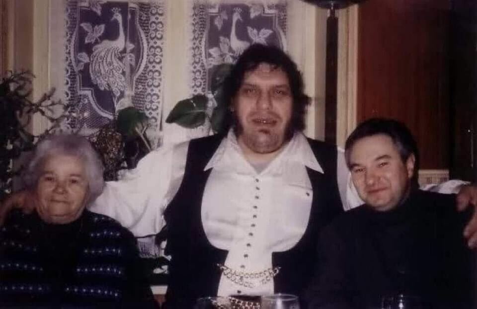 20 Photos Showing Just How Big Andre The Giant Was