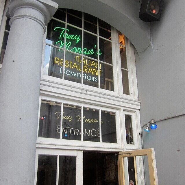Tony Moran'e ITALIAN RESTAURANT Downstairs Truy Moran ENTRANCE