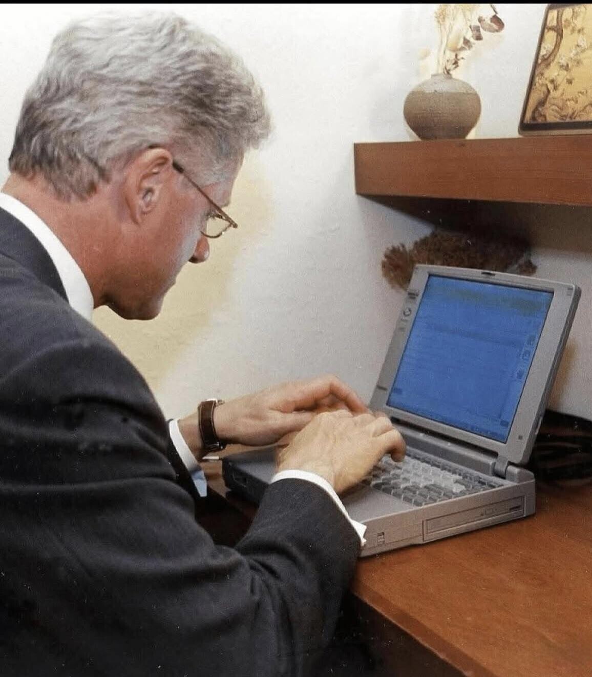 Retro Photos That Tell the Story of the Early Internet