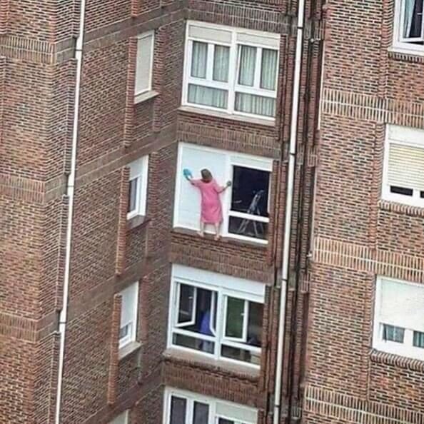 Photos Where Common Sense Has Left the Chat