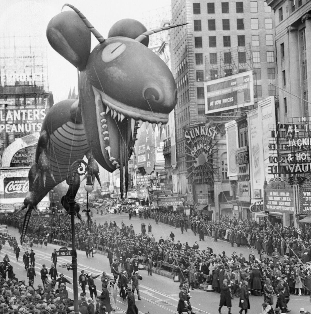 1938 NEW CHEVROLET LANTERS AT LOW PRICES PEANUTS IN SUNKIST CALIFÓRIO AL diaf A.RAGIF A MN car MORE ORANGES JACKI I the R ARDE & HOt 60 HEREI NW Coca-C EN VAU LAVOR FINER are as UNIVERSITY WM all BEAL DO am JACUE HELLER BAR CUILD - JAD THEER W. 45 ST.