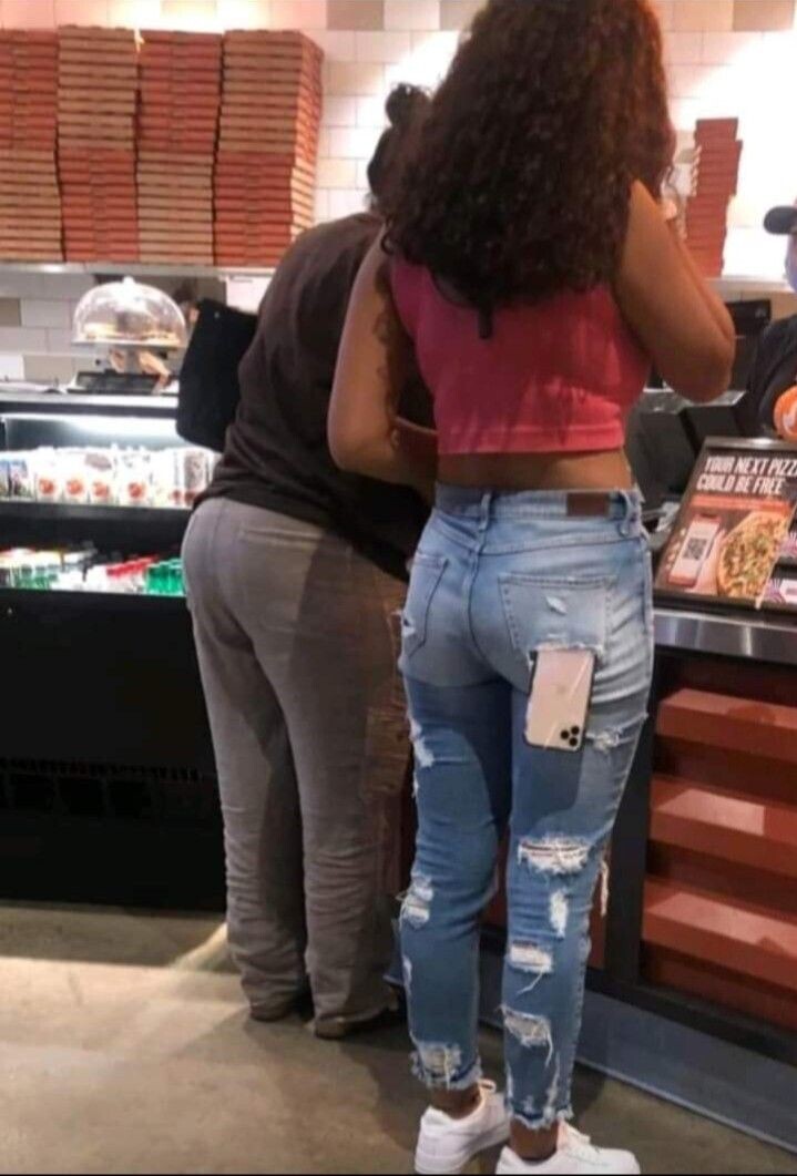 YOUR NEXT PIZZ COULD BE FREE 