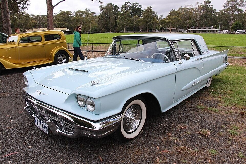 17 Pics Of Old Cars That Look Like They’re From Mars