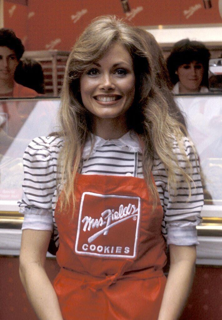 Fascinating Photos Showing the World in 1983