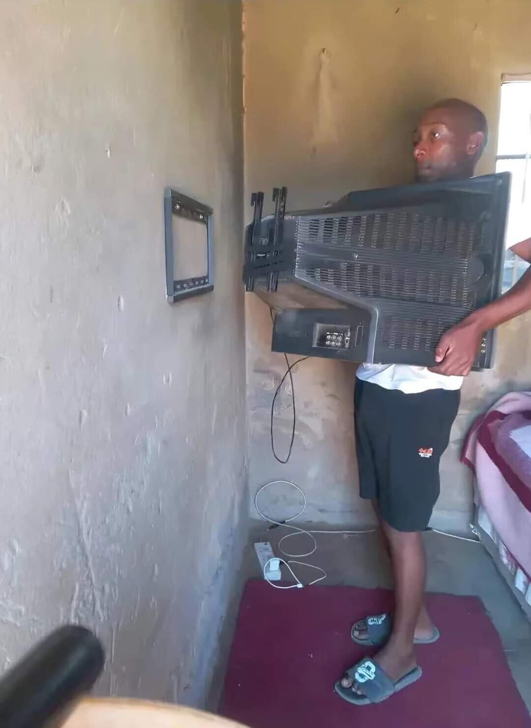 Photos Where Common Sense Has Left the Chat