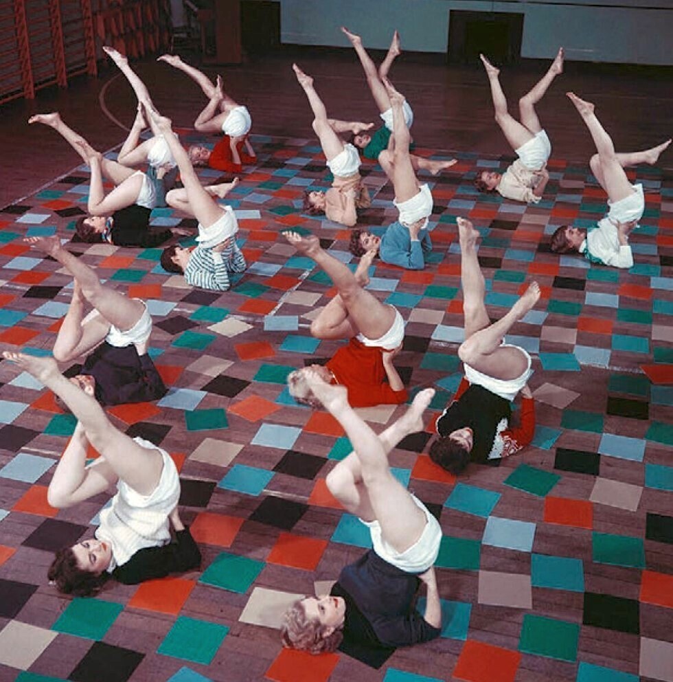 What Going to the Gym Looked Like Before Clout Posting