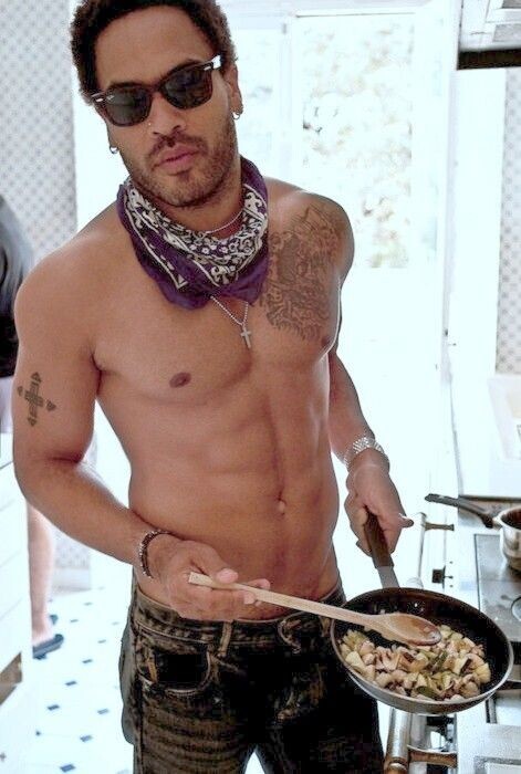 15 Photos of Musicians Being Normal People