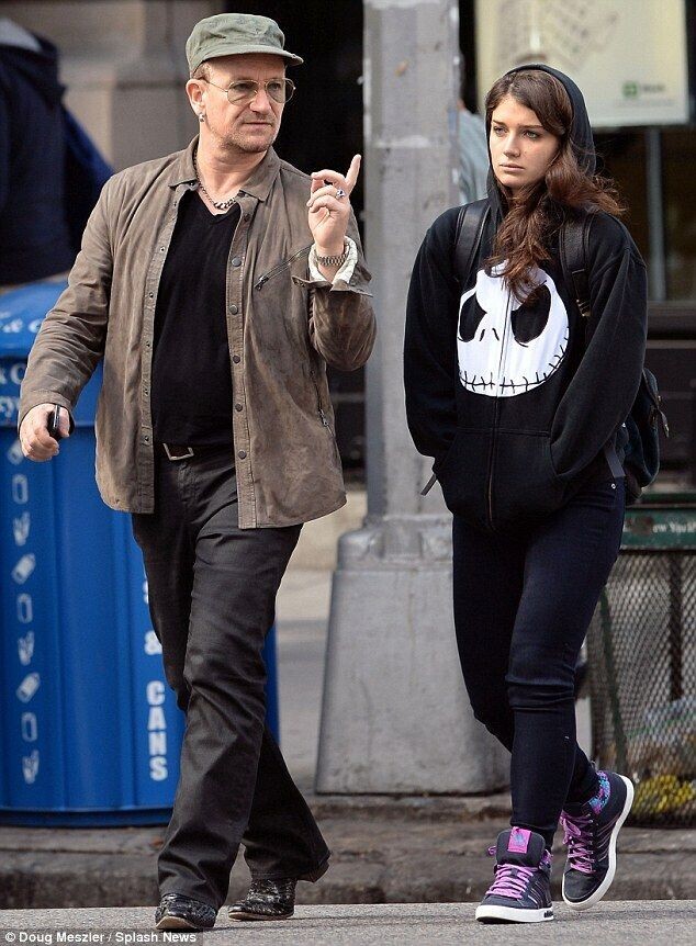 15 Photos of Musicians Being Normal People