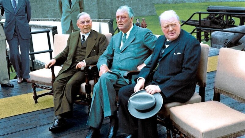 18 Colorized Historical Photos Taking the Past Out of Black and