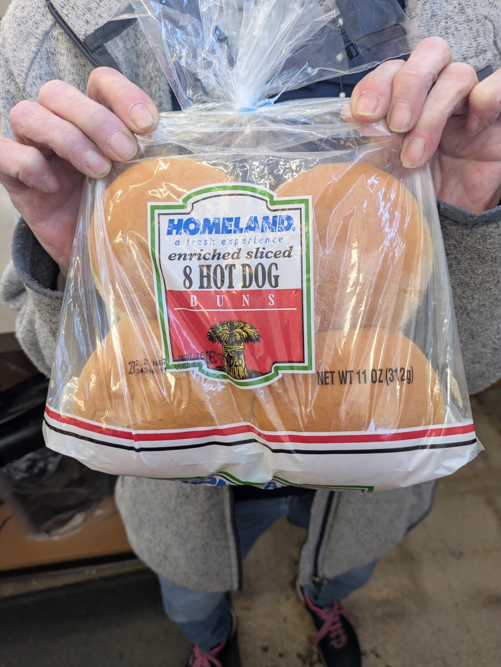 HOMELAND a fresh experience enriched sliced 8 HOT DOG E DEC 1657 USED R NET WT 11 OZ (312g)