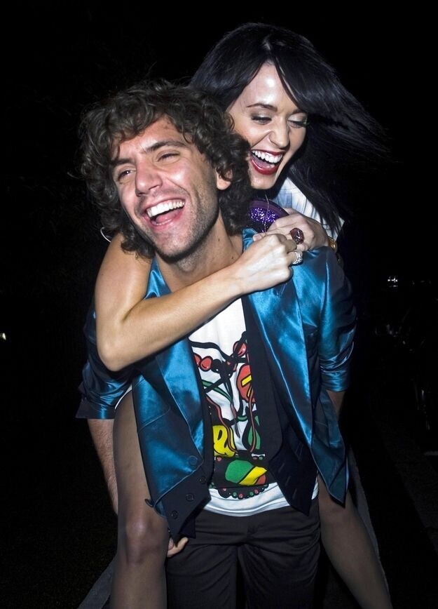 15 Photos of Musicians Being Normal People