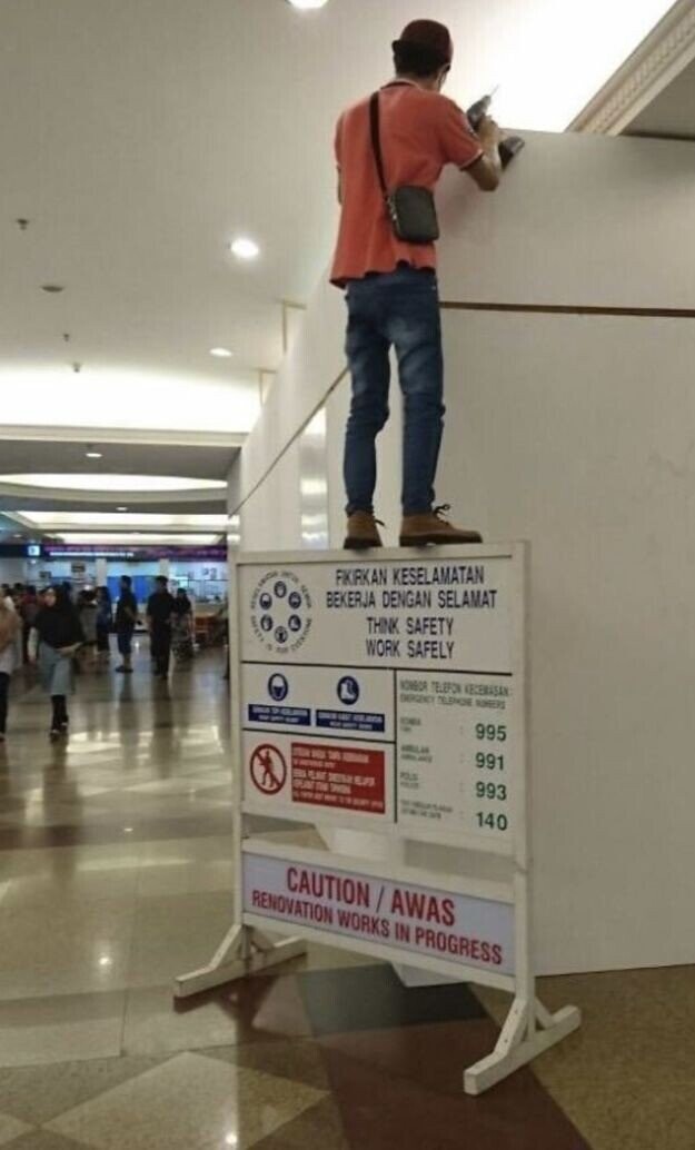 ib to - أ RKIRKAN KESELAMATAN BEKERJA DENGAN SELAMAT THINK SAFETY WORK SAFELY KOREOR TELEFON KECEMASAN EMERGENCY TELEPHONE NUMBERS JOMA 995 - - - - TO CLUB - - - - - - - - 991 I - 20 - THERE - POLICE 993 - FLAE ЗЕТЫЙ EFF RASE euro THE SANON - - is - - - 79 - Ing 140 CAUTION /AWAS RENOVATION WORKS IN PROGRESS