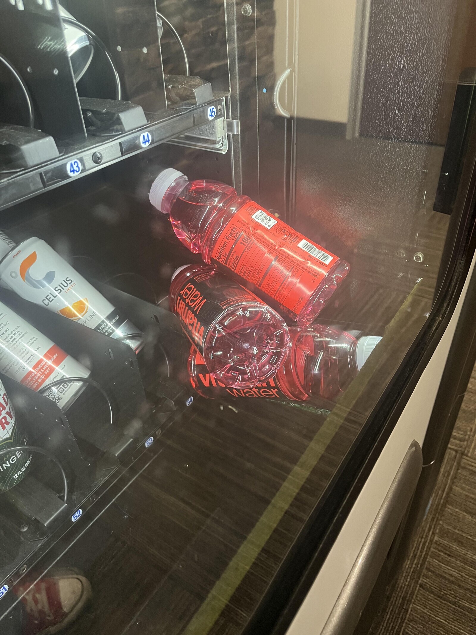 43 ORANGE CELSIUS 44 T WORK? MetaPlus formula 2 with EGCO tess that CEL SIUS. Drinking CEL activities polism, bur I LIVE FIT rate and cal 45 CELSIUS rovides ESS ENE a NTIAL LIVE ESSENTIAL ENERGY ACCELERATES URNS BODY FAT MET BALISM RY RKLING Fitness ner ENERG 2 TES MB NGE, TABOLISM Y FAT 12FL OZ (355 mL) DUE Nutrition Facts 1 Bottle Serv.Size Per Serving 100 Calories %Daily O water SIGN Vitamin 40 7 VI e 00 water U