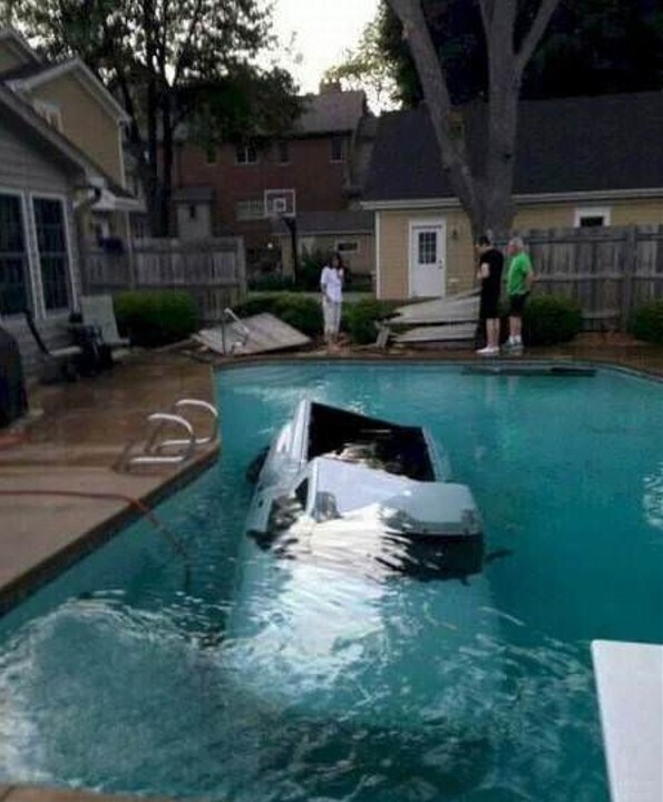 Photos Where Common Sense Took an Early Check-Out