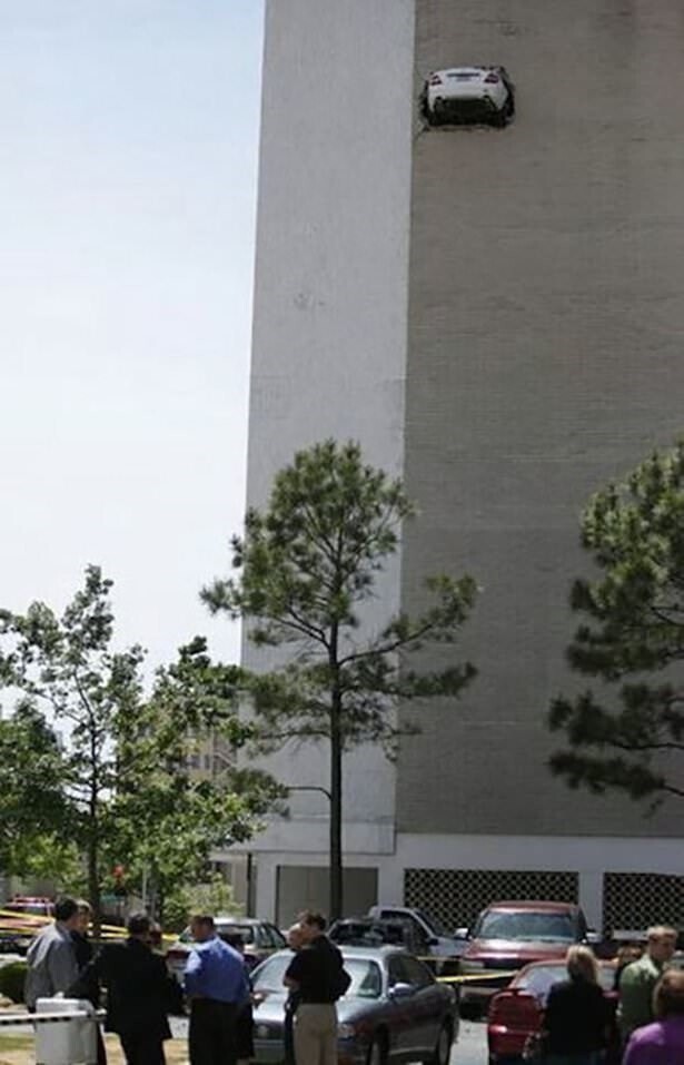 Photos Where Common Sense Took an Early Check-Out