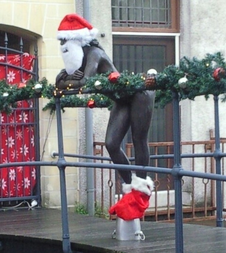 Christmas Photos Much More Naughty Than Nice