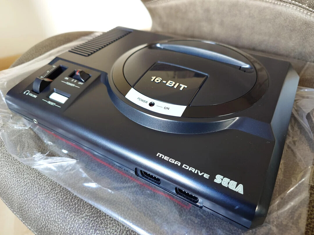 16-BIT ON as CIFF POWER -POWER ON ٩٠٠٠٨٠٠٠٨ RESET MEGA DRIVE SEGA