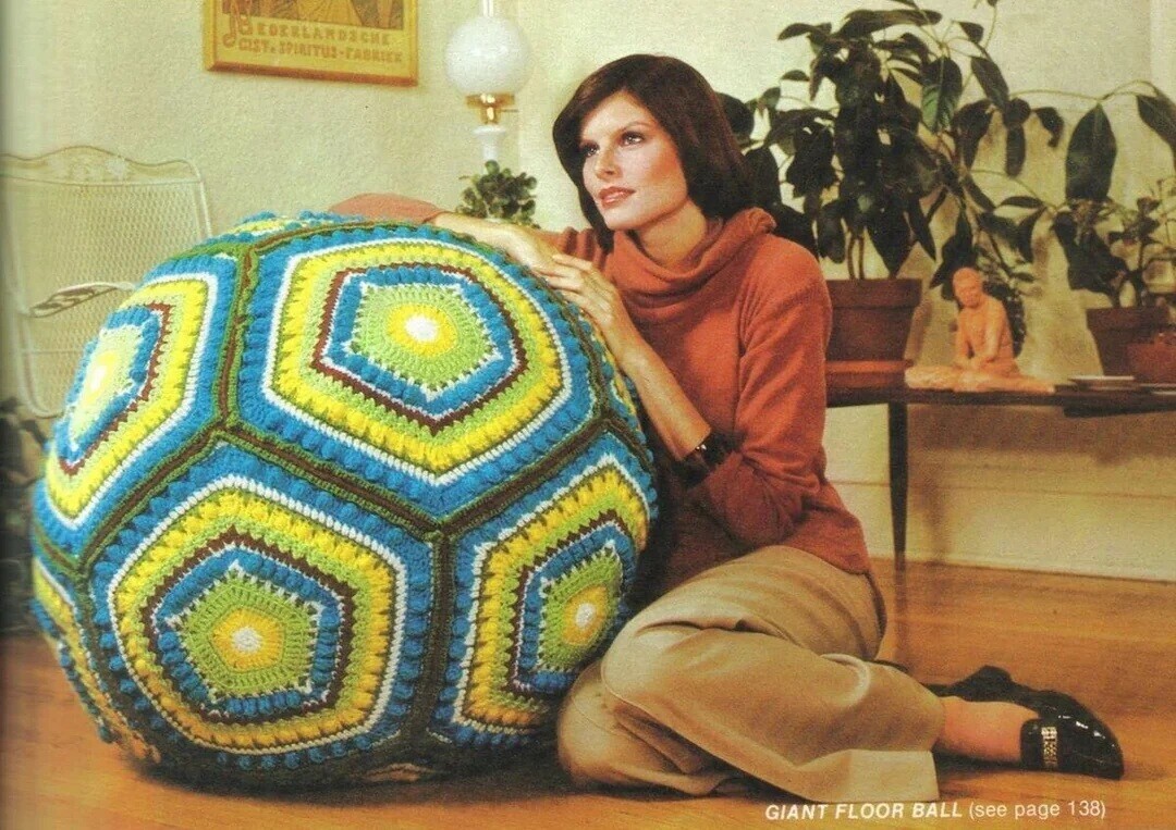 EDERLANDSCHE CIST. SPIRITUS-TABRIER GIANT FLOOR BALL (see page 138)