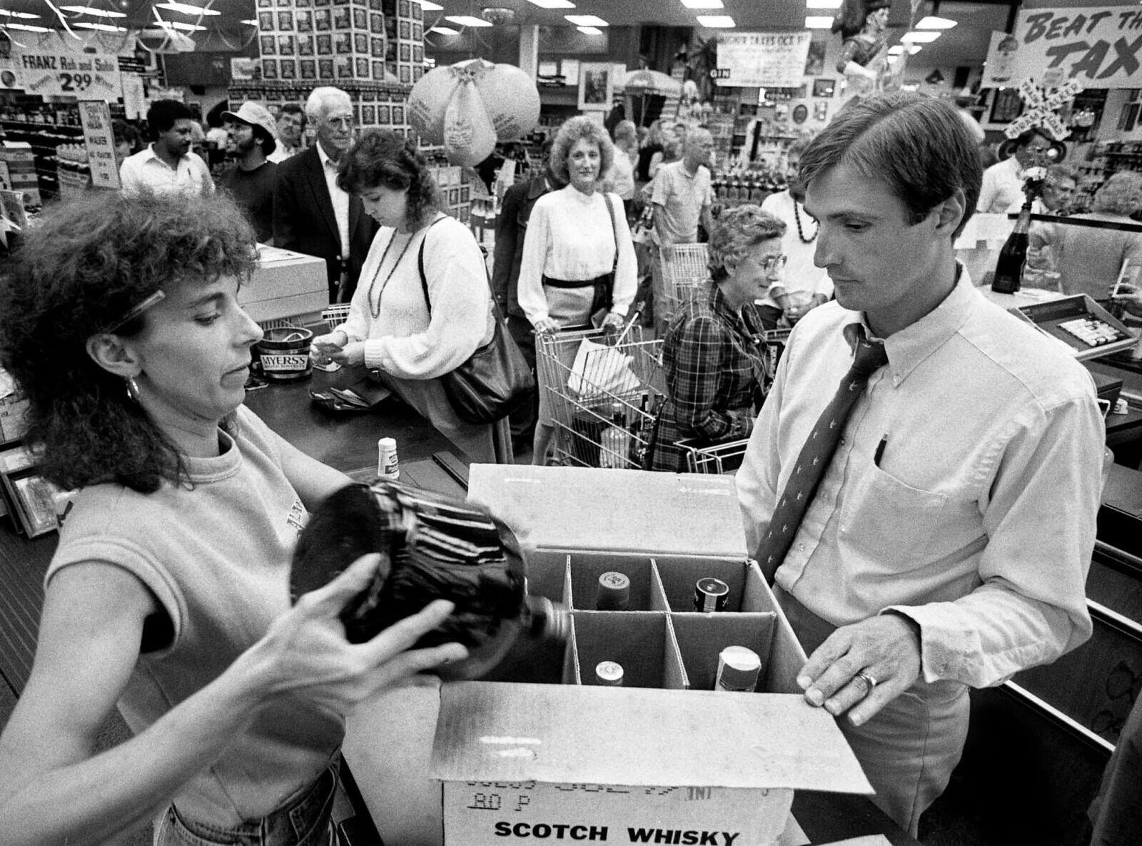 are BEAT TH FRANZ Rish and Sale GIN TAX 299 MYERSS TNI 80 P SCOTCH WHISKY