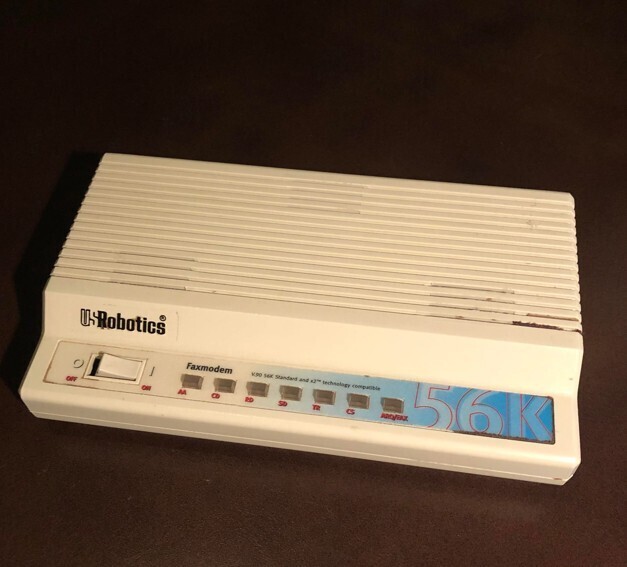 USRobotics Faxmodem KN 168 Standard and 13th technology computible GRY OR M CD S en TO es АДОЛАХ 56K