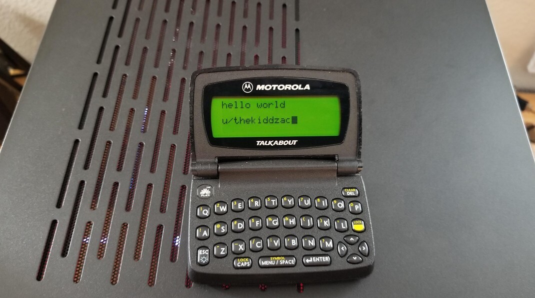 M MOTOROLA hello world u/thekiddzac TALKABOUT CLEAR DEL PLEX 5 6 7 4 8 Y 3 U T 9 R I o O 2 E P 'Q W S II & H % G ( ا K F LOCK C D L S A ٨ V B N . M C x ، > Z ESC SYMBOL LOCK NENTER MENU/SPACE < CAPS