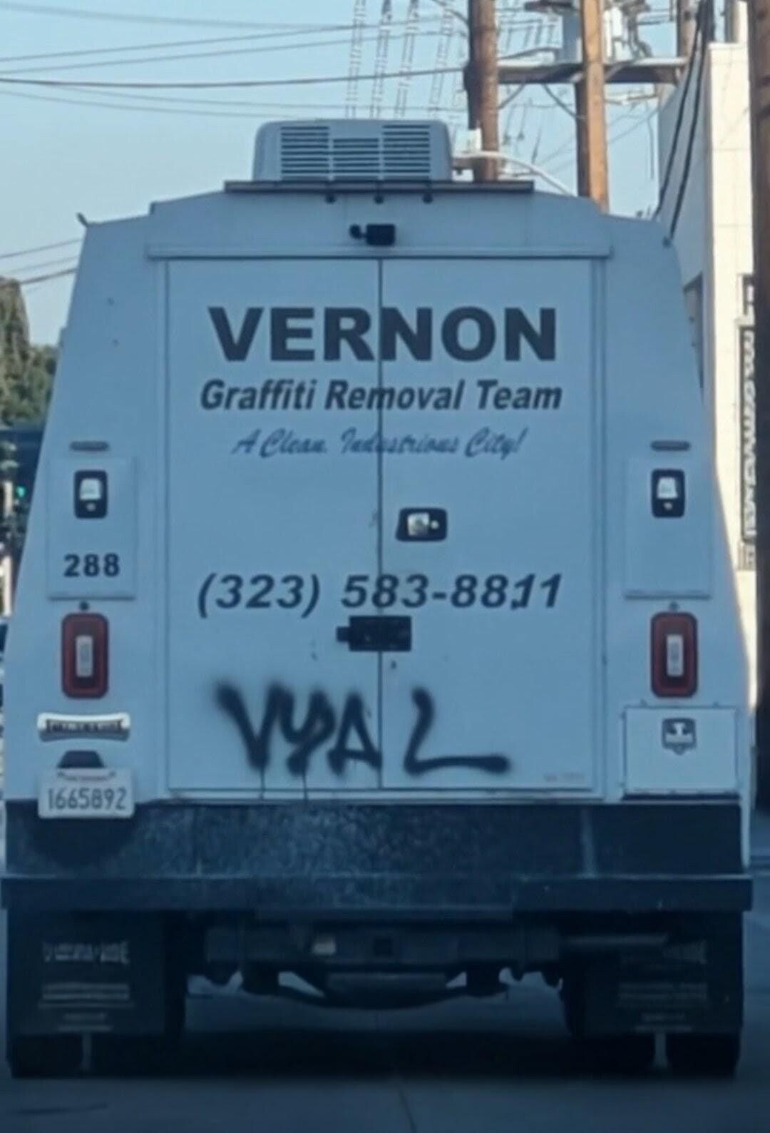 VERNON Graffiti Removal Team A Clean Industrious City! 288 (323) 583-8811 VYA L L / 1665892