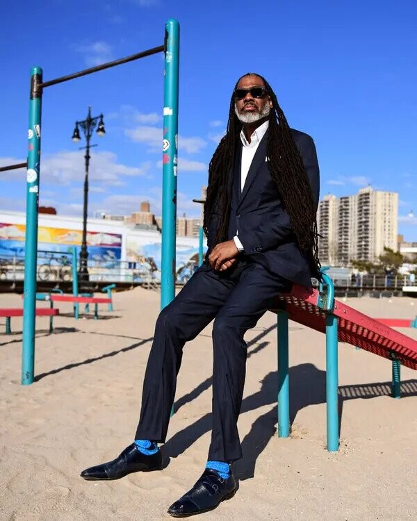 People Who Are So Tall That Life Can’t Be Easy