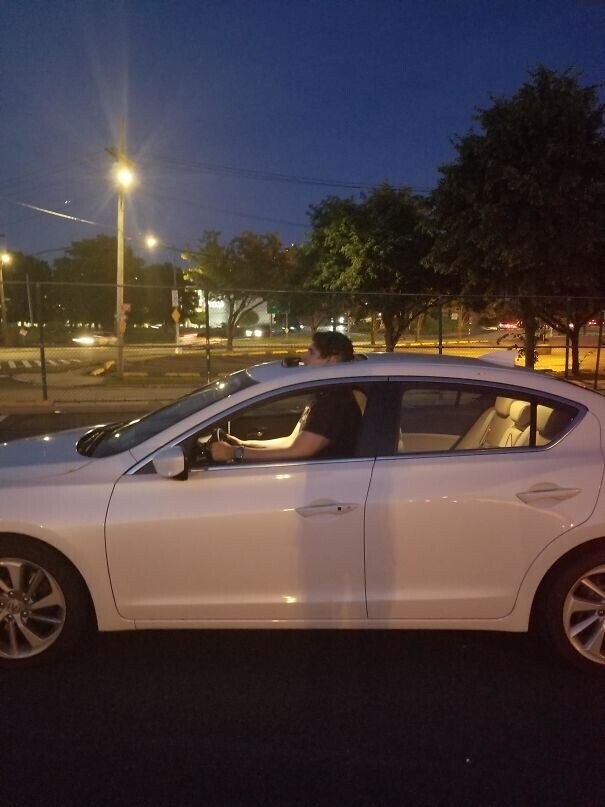 People Who Are So Tall That Life Can’t Be Easy