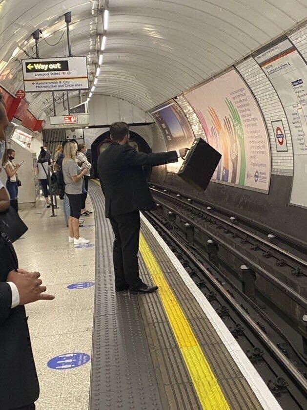 Wayout Liverpool Street de - Hammersmith & City Metropolitan and Circle lines THE - 180 Extrant pution - - Nova Oficia-** 1002 com natu - so 92 buttle WT гря on in - Ministry Y - los Con 4 MCN Sauce age 924 adidas