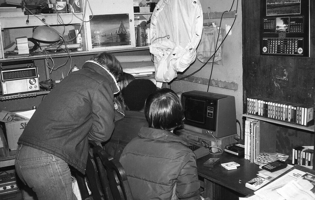 ow LITRES 1980 et S السعودية Mizuno PASTER