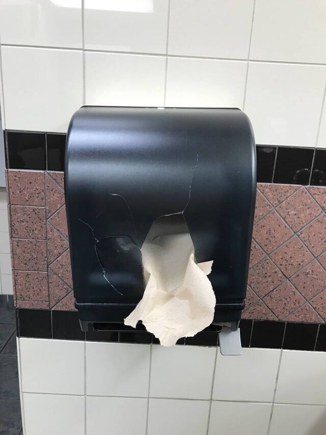 20 Images Where It's 'Game Over' for Common Sense