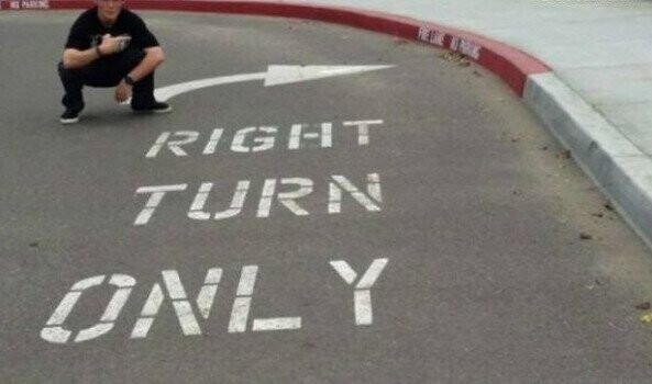 KG PARKING FEUE RIGHT TURN ONL 