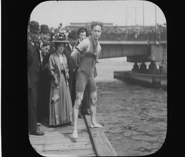 20 Historical Harry Houdini Facts You Can’t Escape