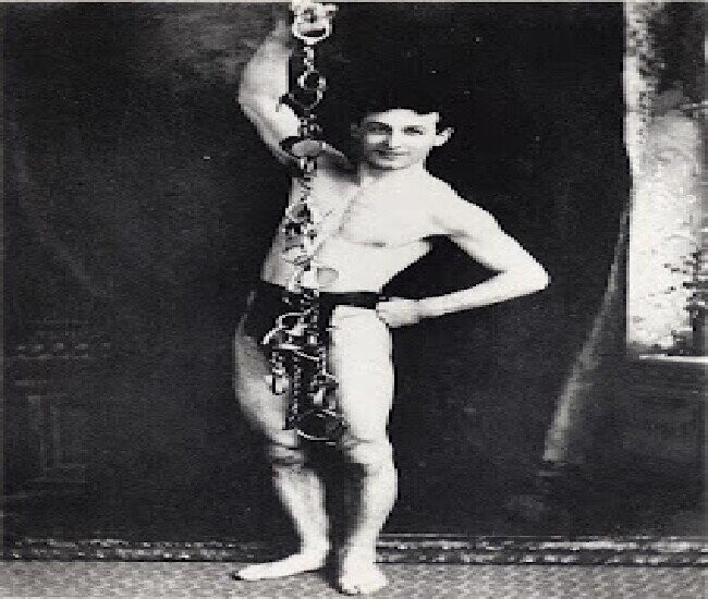 20 Historical Harry Houdini Facts You Can’t Escape