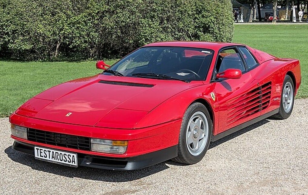 20 Photos Admiring the 1980s' Prettiest Cars