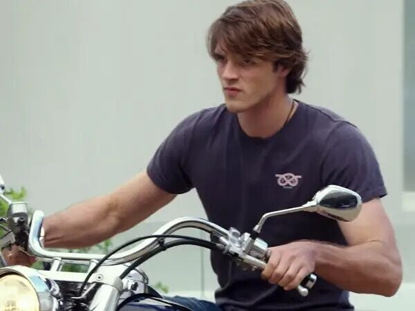 21 Actors Who Learned Weird Skills For Roles