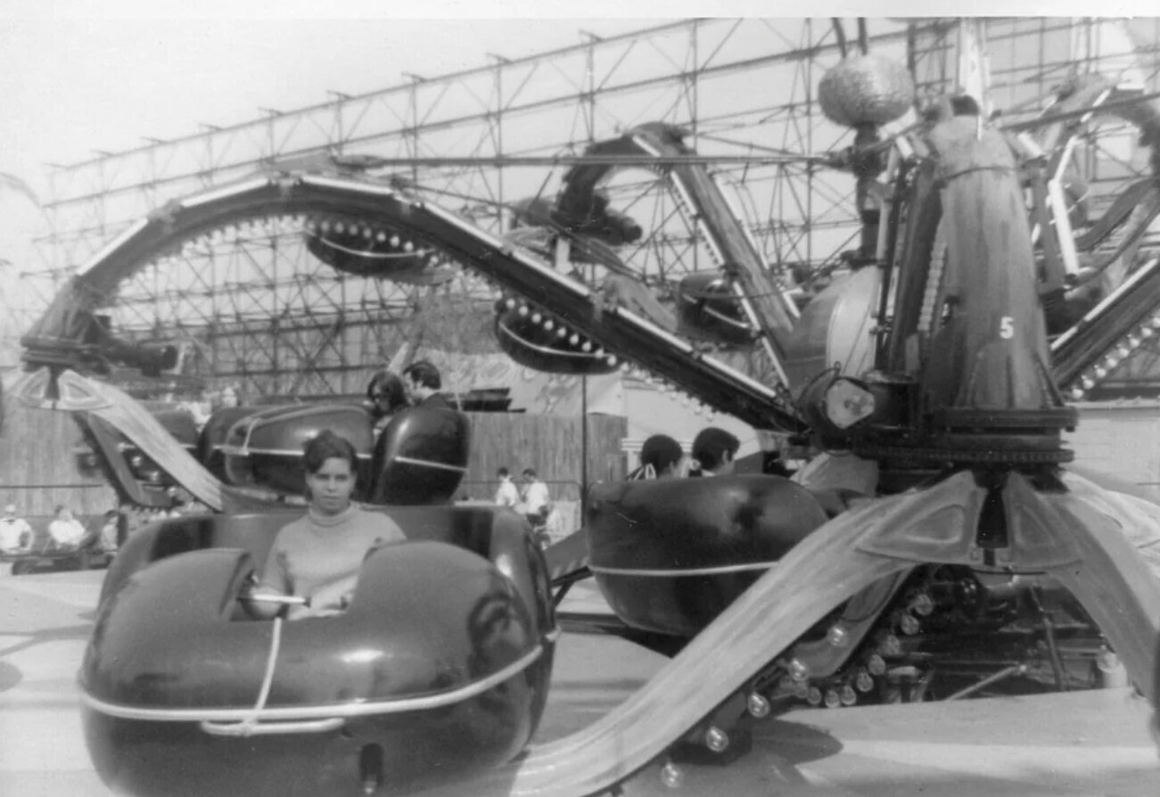 Vintage Carnival Rides Where Safety Was Just Optional