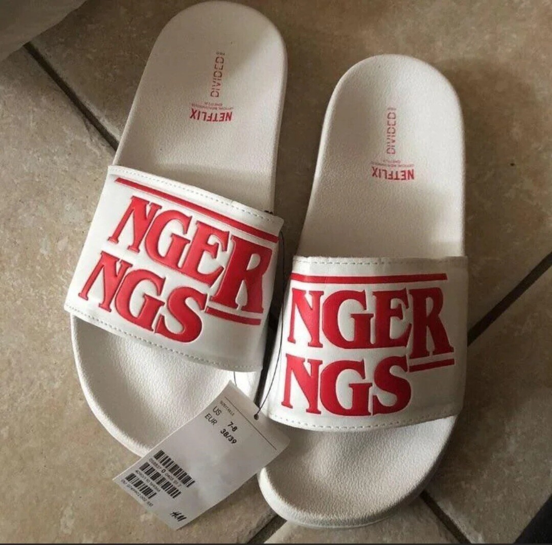 REST DIVIDED - - NETFLIX NETFLIX i NGER NGER NGS NGS US STREET EUR 7-8 38/39 OSBBAT O EORO 017 4090/10 199366 OU 0789902002 . H.M 