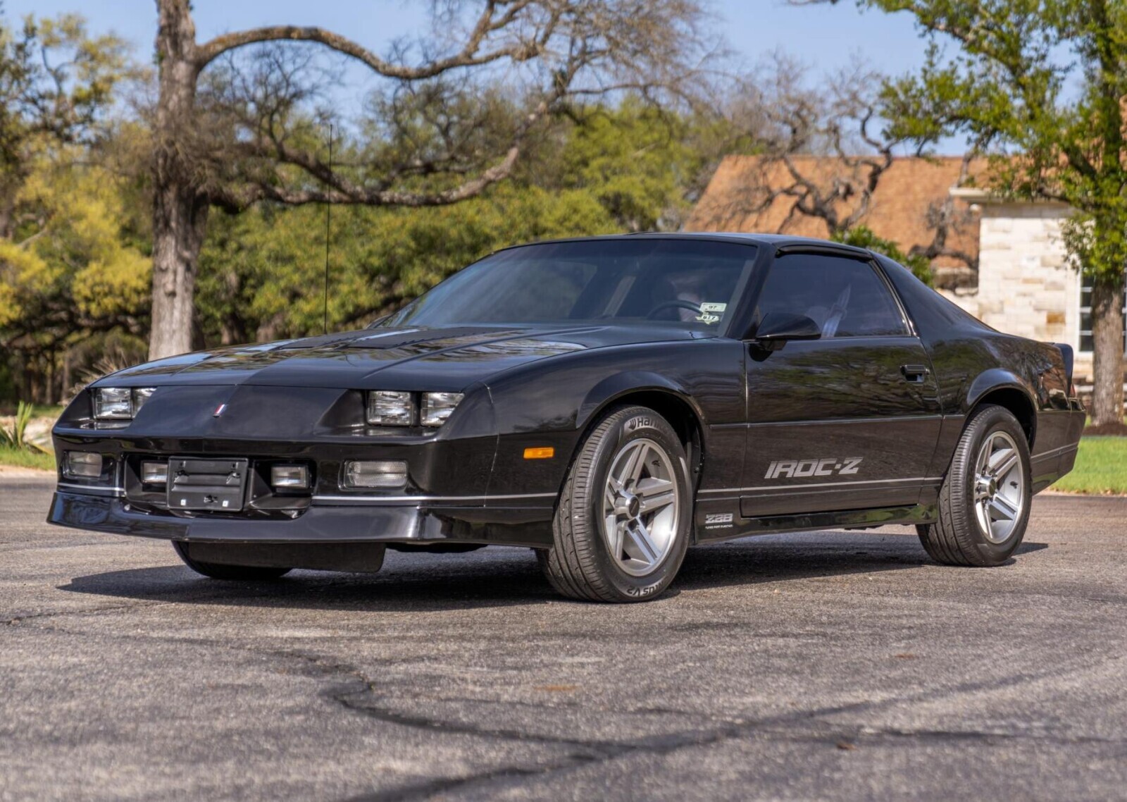 20 Photos Admiring the 1980s' Prettiest Cars