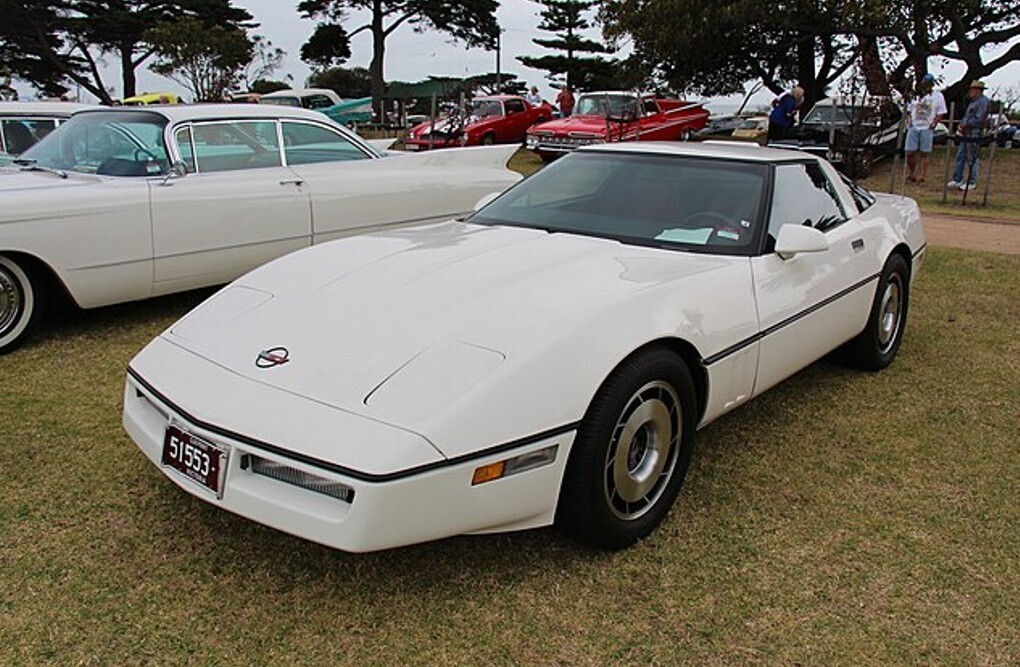 20 Photos Admiring the 1980s' Prettiest Cars