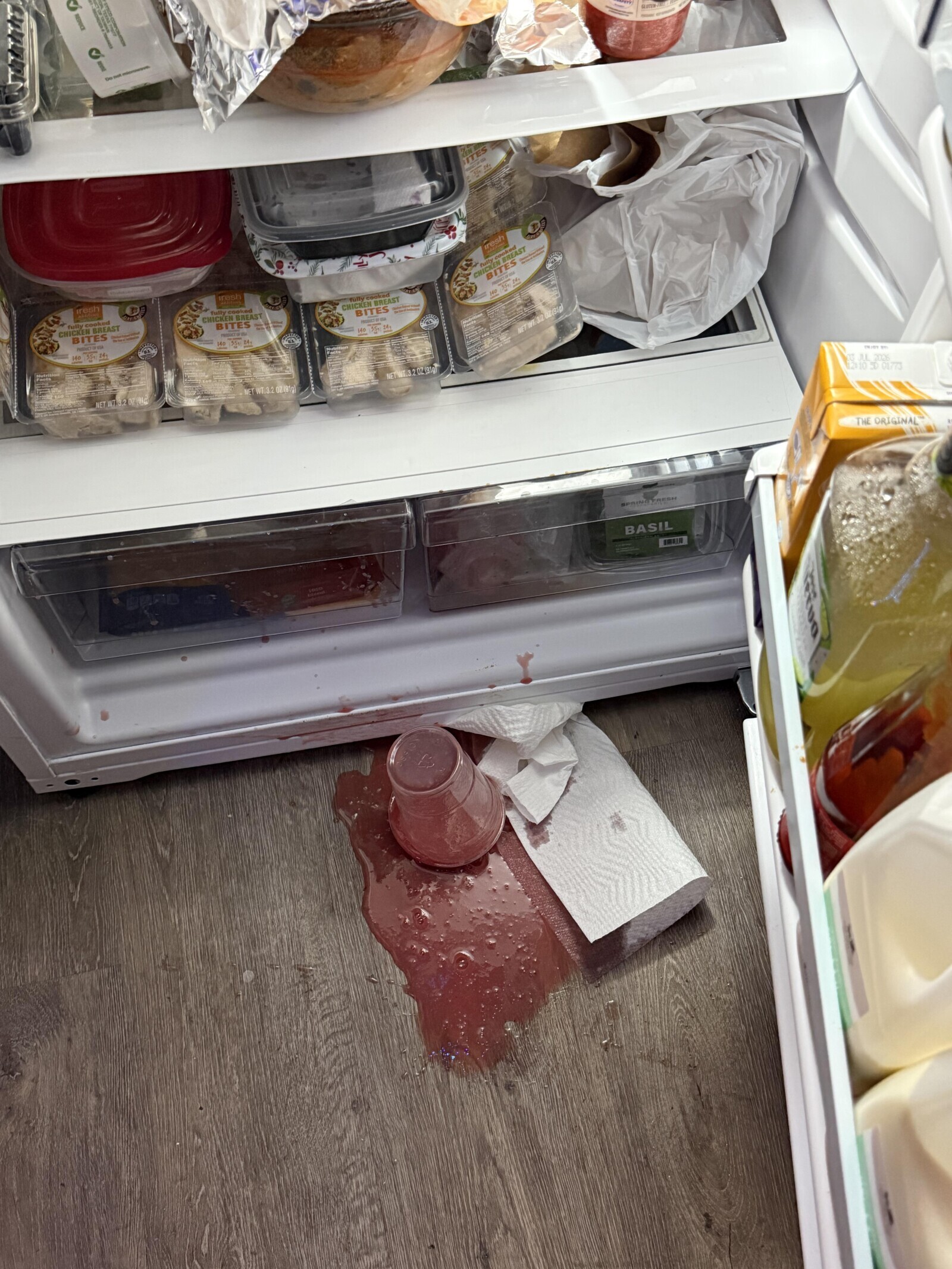 LA iresh fully iresh iresh CHICK fully cooked fully cooked fully cooked CHICKEN BREAST 451 CHICKEN BREAST CHICKEN BREAST 14 BITES BITES the BITES = PRODUCT OF RS 149 24 14 NET OZ191g NET WT.3.2 OZ (910 NET WT. 3.2 OZ (91g) JUL 2026 12:10 50 01773 THE ORIGINAL ani SPRINGFRESH BASIL SMITH