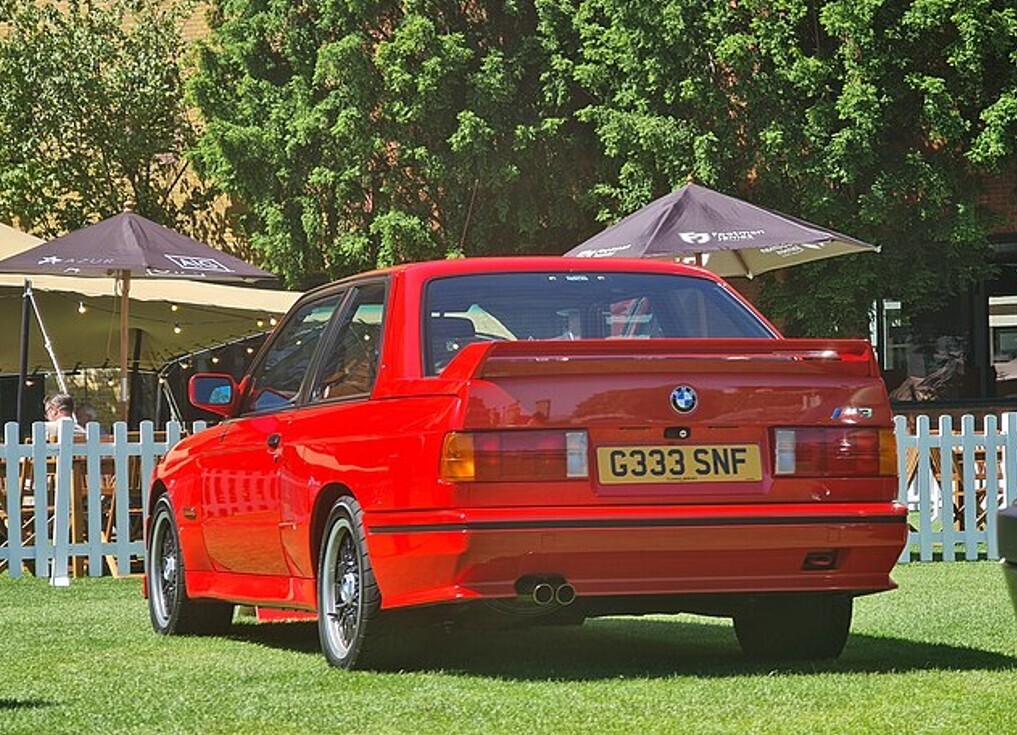 20 Photos Admiring the 1980s' Prettiest Cars