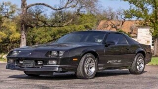 20 Photos Admiring the 1980s' Prettiest Cars