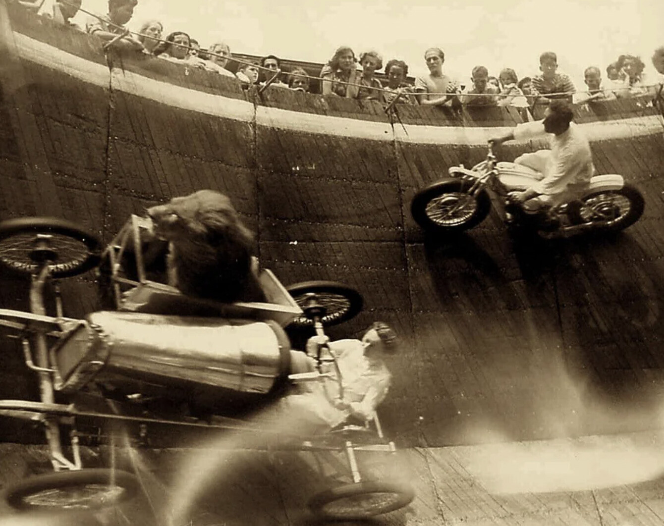 Vintage Carnival Rides Where Safety Was Just Optional