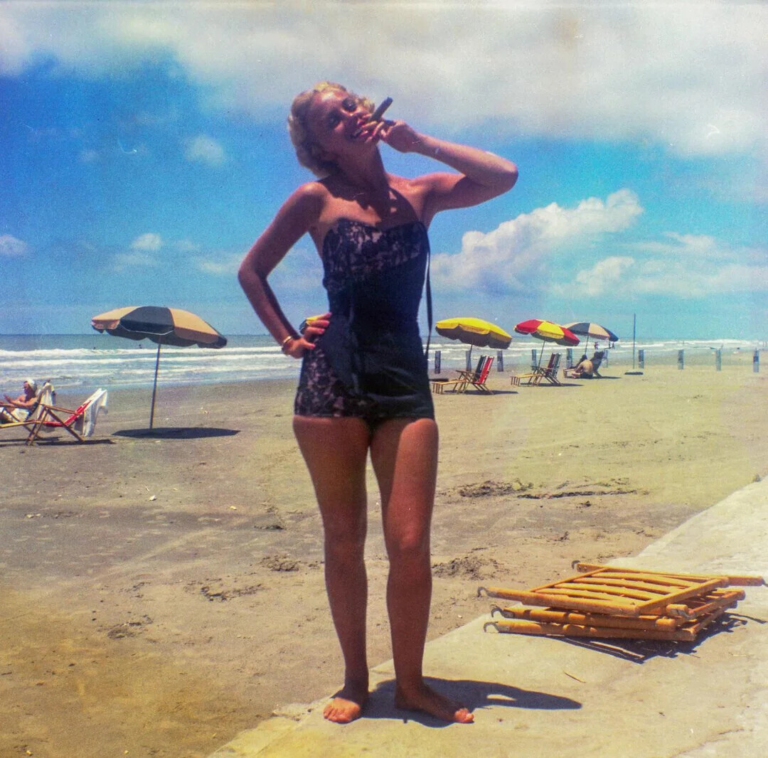 Fun Photos Showing the ‘60s Weren’t All Strait Laced